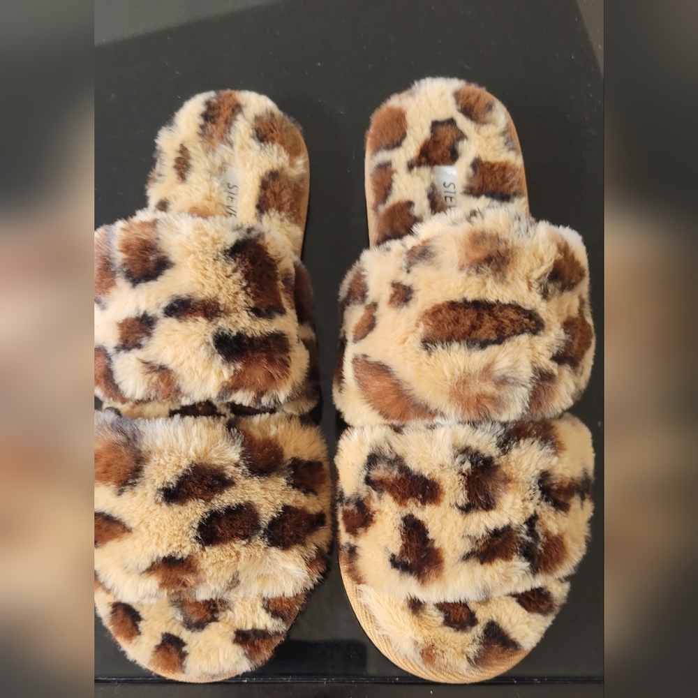 NWT/NIB Steven Madden Slippers brand new